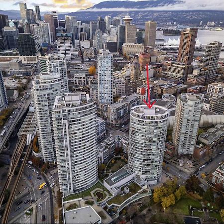 Lovely One-Bedroom Apartment With Pool, Hot Tub, And Gym In The Heart Of Downtown, Skytrain 3Min Away فانكوفر المظهر الخارجي الصورة