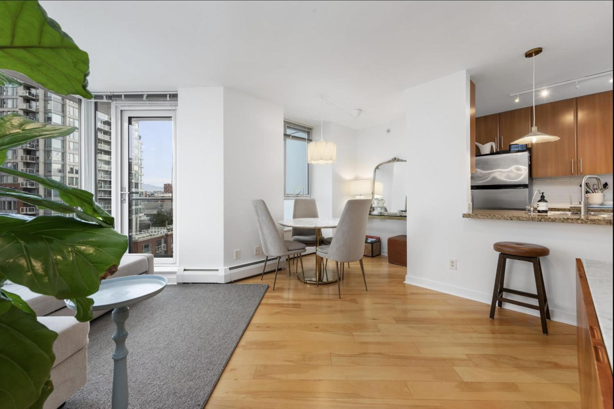 Lovely One-Bedroom Apartment With Pool, Hot Tub, And Gym In The Heart Of Downtown, Skytrain 3Min Away فانكوفر المظهر الخارجي الصورة