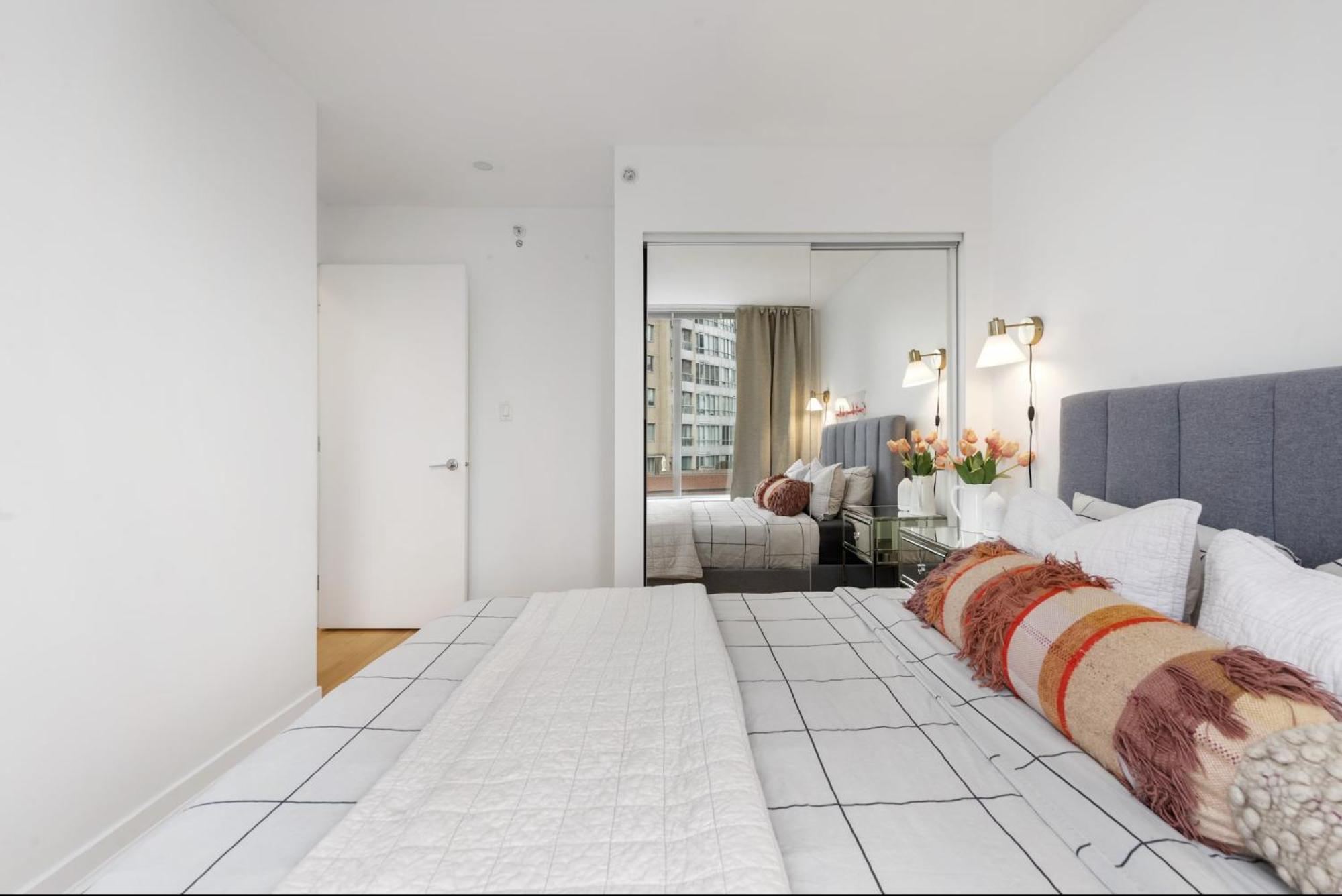 Lovely One-Bedroom Apartment With Pool, Hot Tub, And Gym In The Heart Of Downtown, Skytrain 3Min Away فانكوفر المظهر الخارجي الصورة