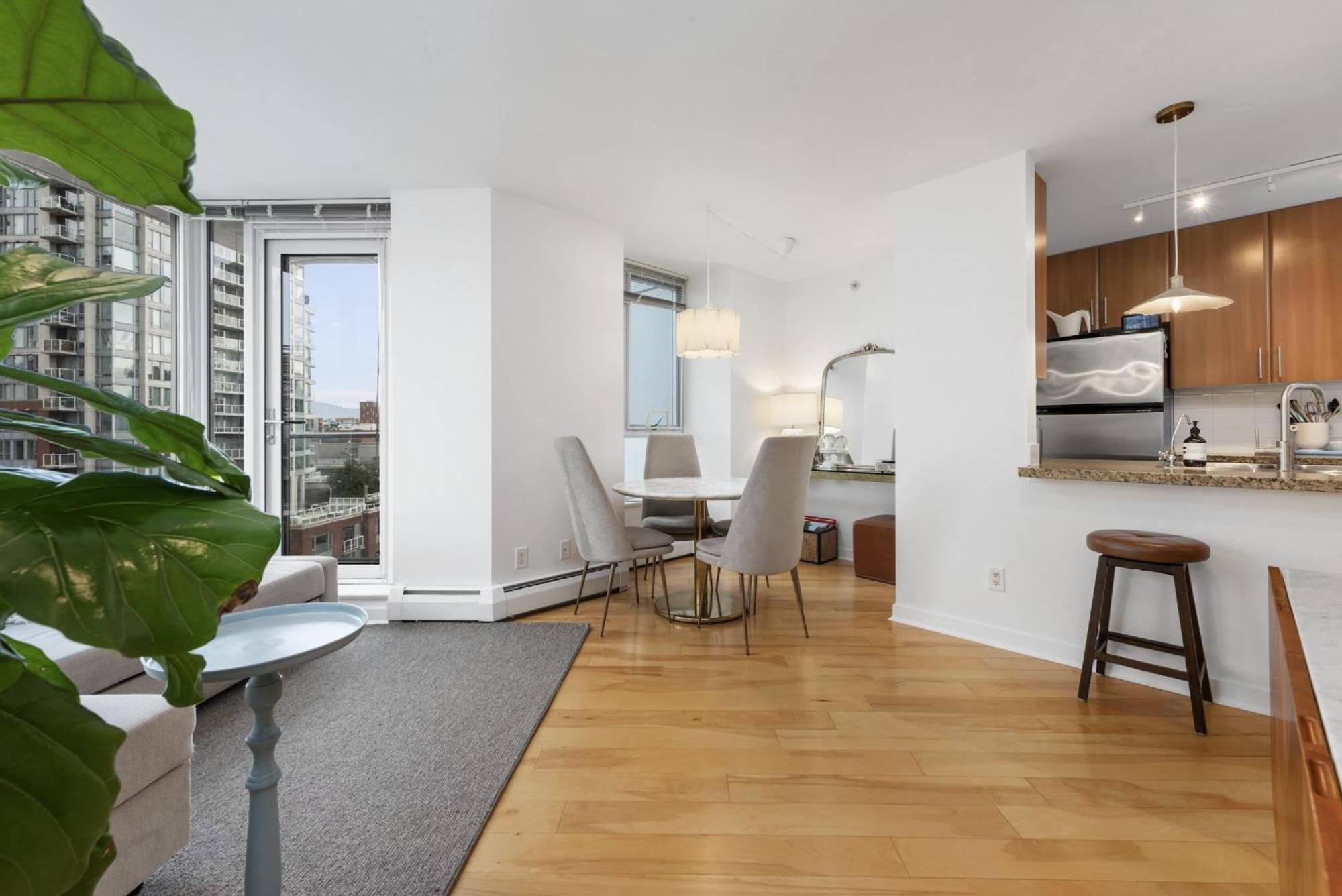 Lovely One-Bedroom Apartment With Pool, Hot Tub, And Gym In The Heart Of Downtown, Skytrain 3Min Away فانكوفر المظهر الخارجي الصورة